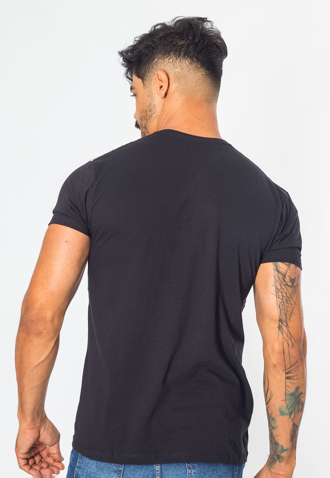 Camiseta Masculina Slim Estampa Caveira Aplicação De Brilho